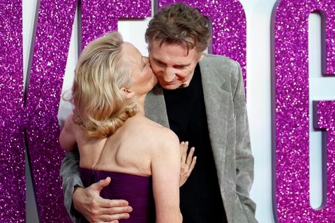 Pamela Anderson und Liam Neeson auf dem roten Teppich