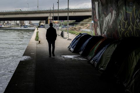 Jugendliche Migranten in Paris