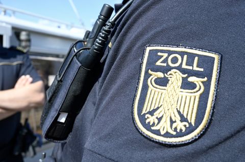 Zoll-Logo auf Uniform