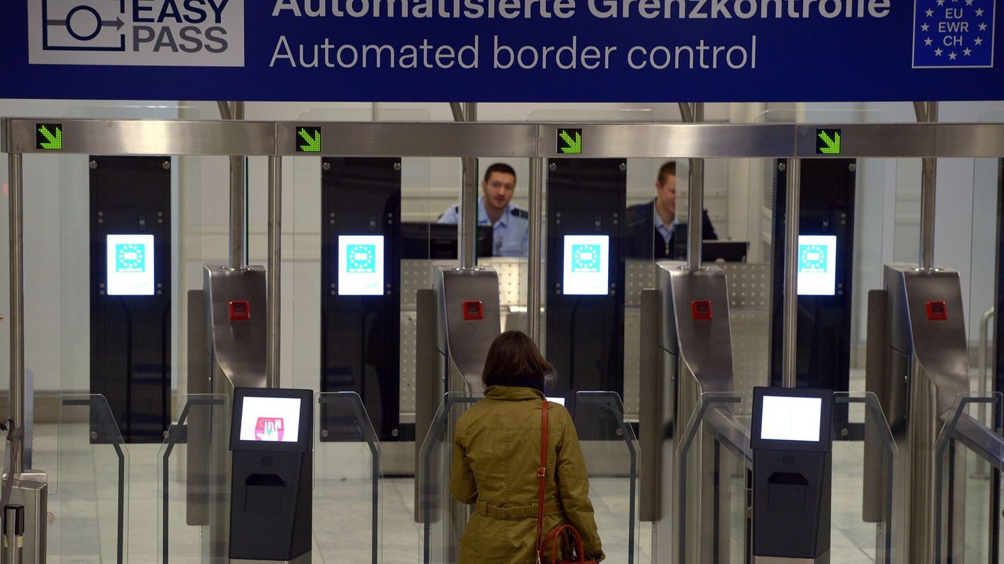 More security: Goodbye, pass stamp: EU starts electronic border system