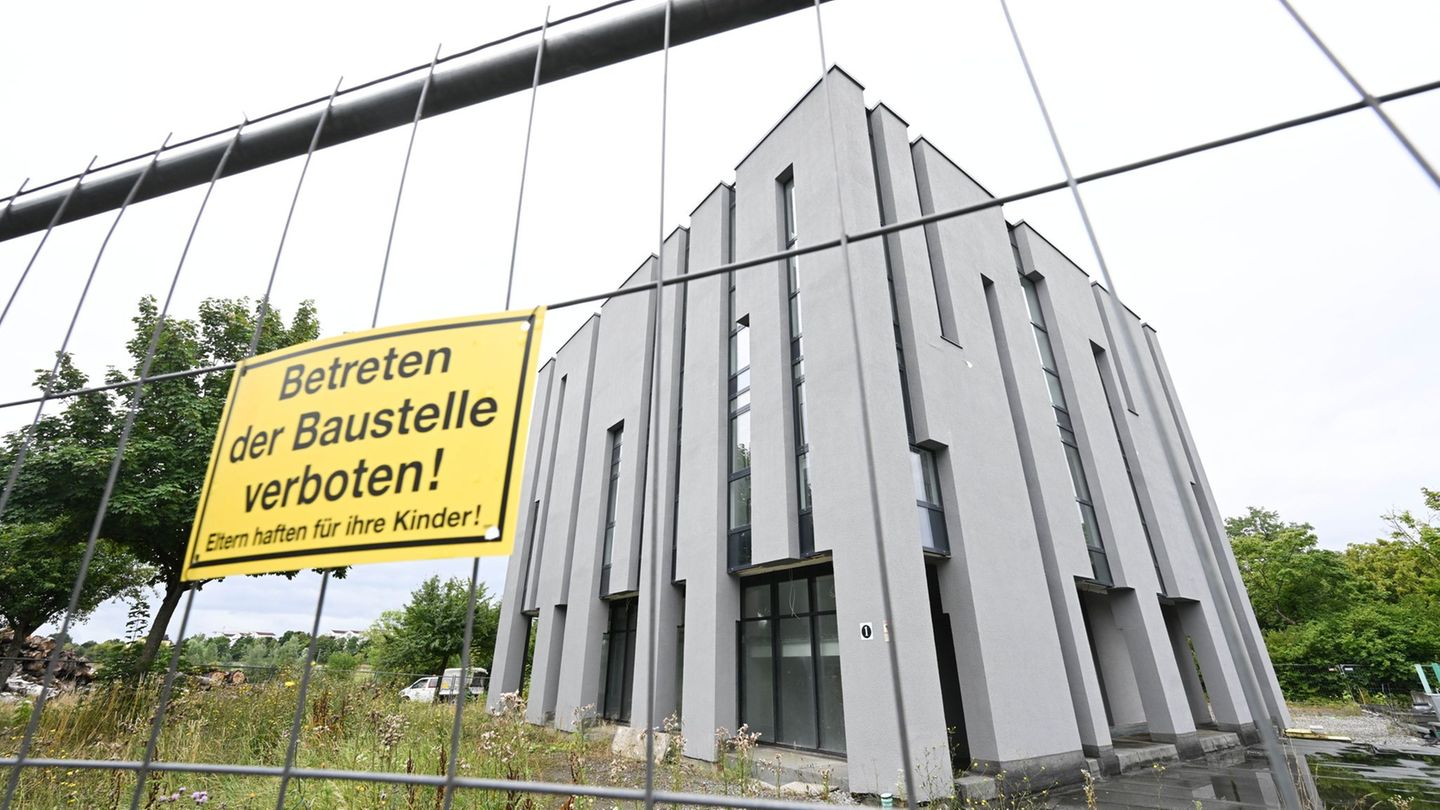 Religion: Streit um Moschee-Bau - Gemeinderat fordert Abriss
