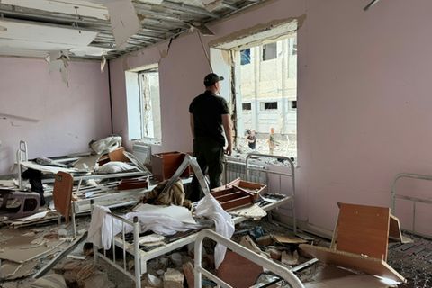 Ein beschädigtes Gebäude des Bilenkiwska-Gefängnisses