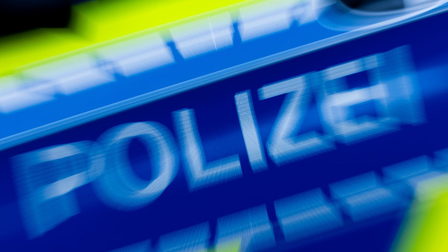 Wegen Waffenbesitzes: Polizei durchsucht Religionsgemeinschaft - ein Verletzter