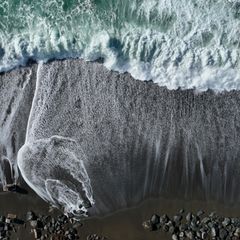 Tsunami Welle baut sich auf