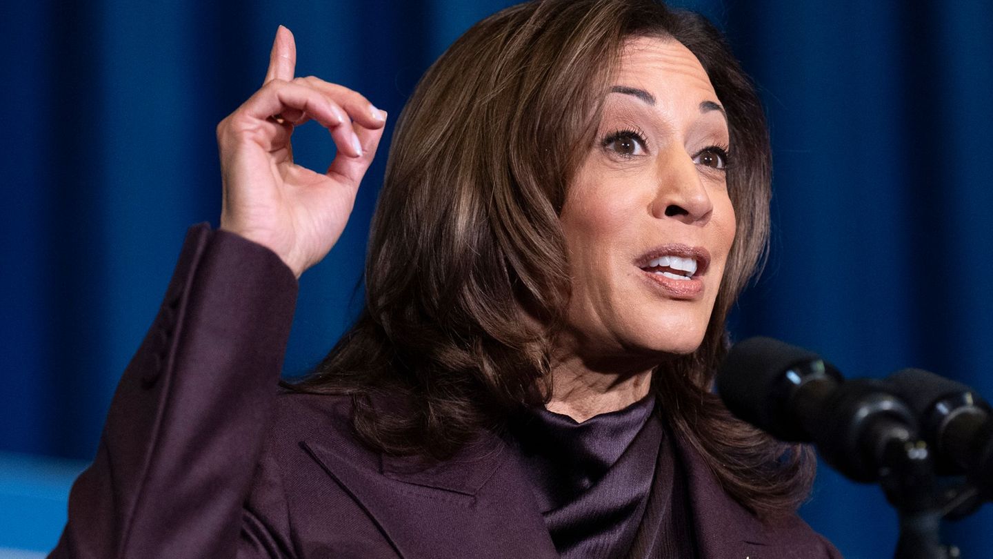 Demo cards: Harris is not applying for governorship in California