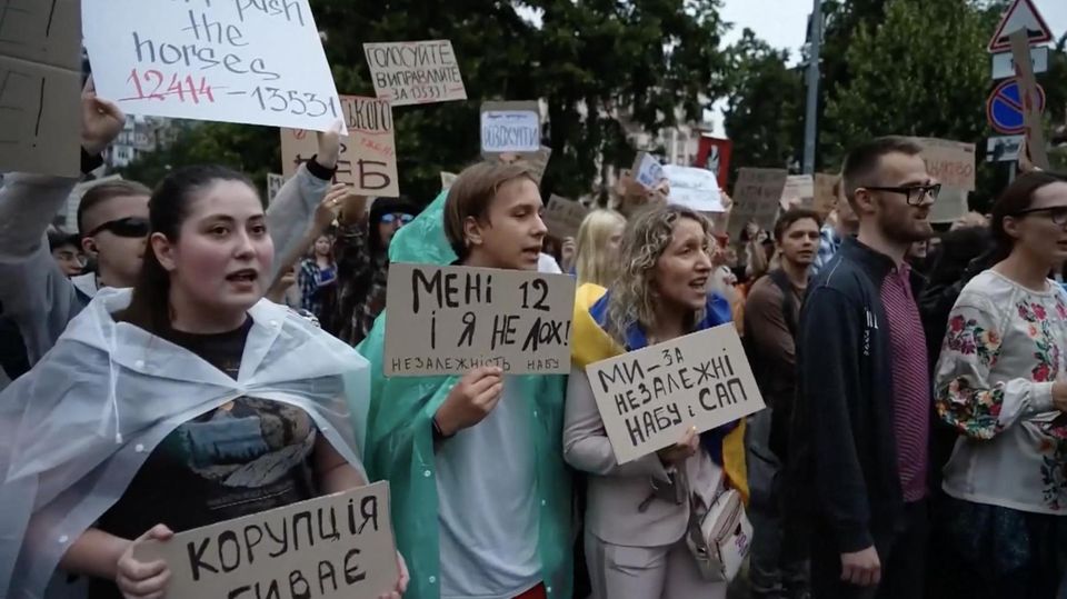 Ukraine erlebt größten Protest seit Kriegsbeginn Massive Proteste in der Ukraine