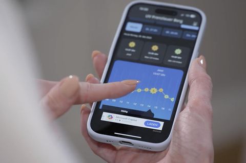 Smartphone mit Wetter-App