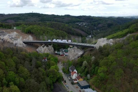 Sprengung von Autbahnbrücke auf A45 in NRW im Jahr 2023