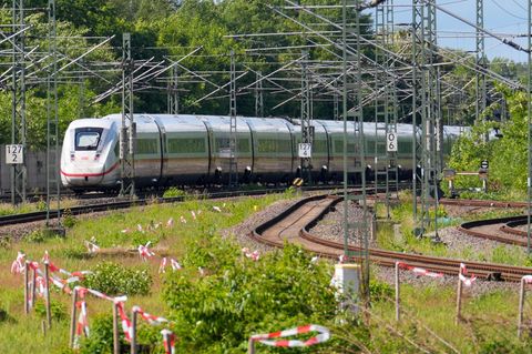 Die Deutsche Bahn sperrt die Bahnstrecke Hamburg – Berlin August wegen Bauarbeiten