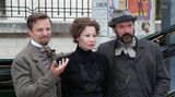 Hochmair, Minichmayr und Sebastian Koch im Kostümfilm stehen nebeneinander