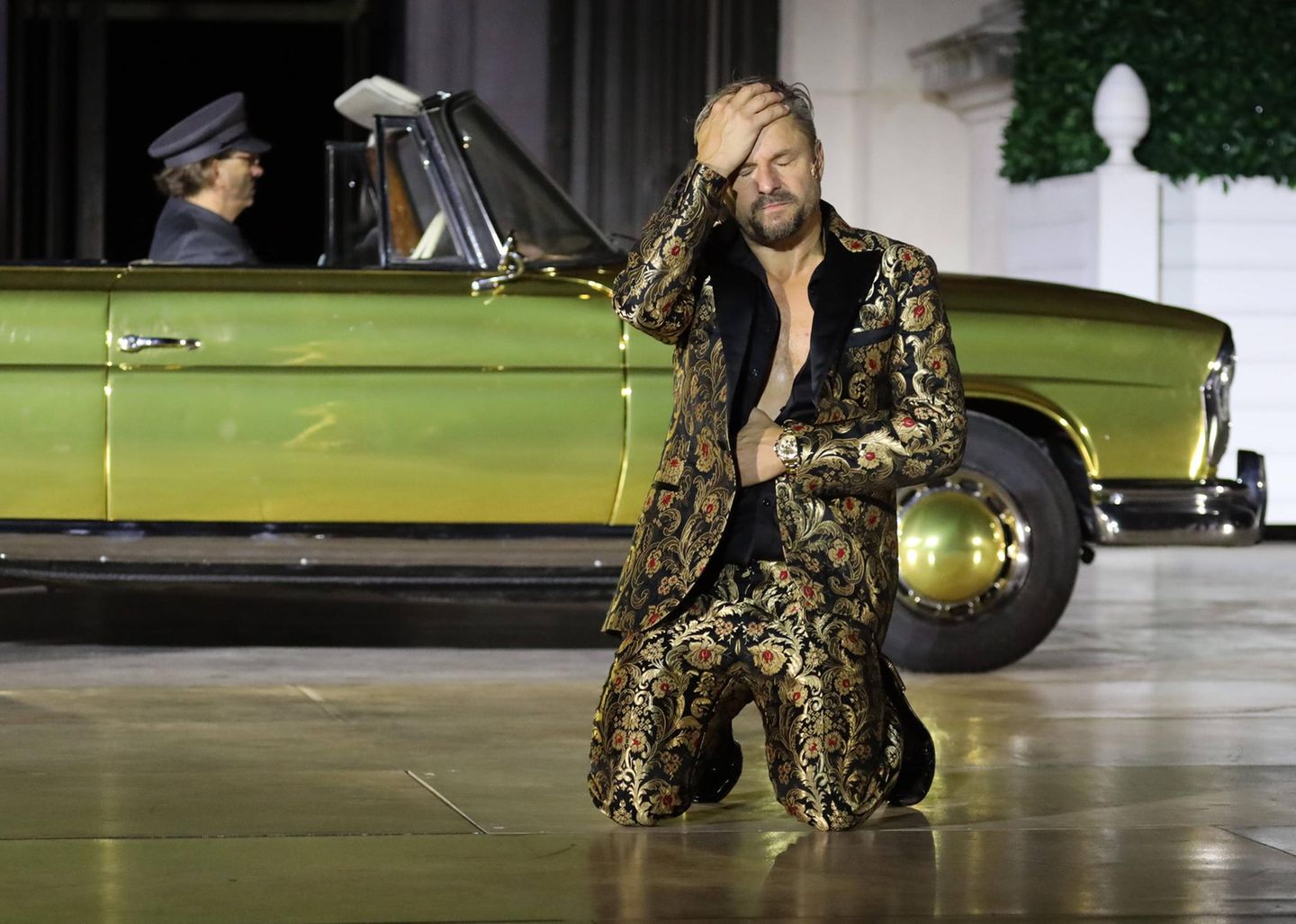 "Jedermann" in Salzburg Hochmair auf der Bühne als Jedermann