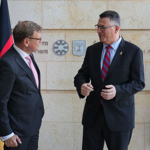 The Foreign Minister spoke in Jerusalem with his Israeli colleague Saar about the humanitarian situation in Gaza. Photo: Soer