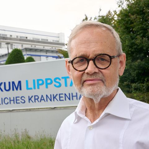 The long -time chief doctor defends himself with a lawsuit. Photo: Bernd Thissen/dpa