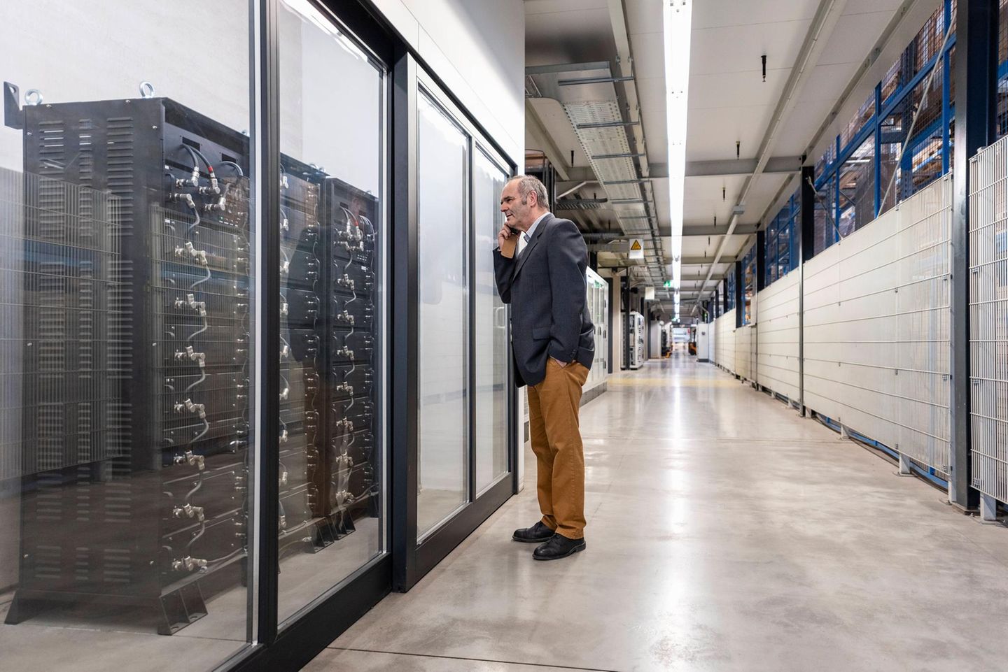 #6 Enterprise Architect Experte inspiziert Serverraum
