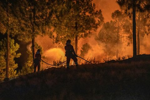 Löscharbeiten in der spanischen Extremadura am Donnerstag