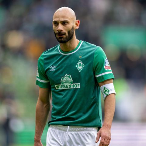 Niederlechner dedicates Tor Ulreich family – and becomes emotional himself
