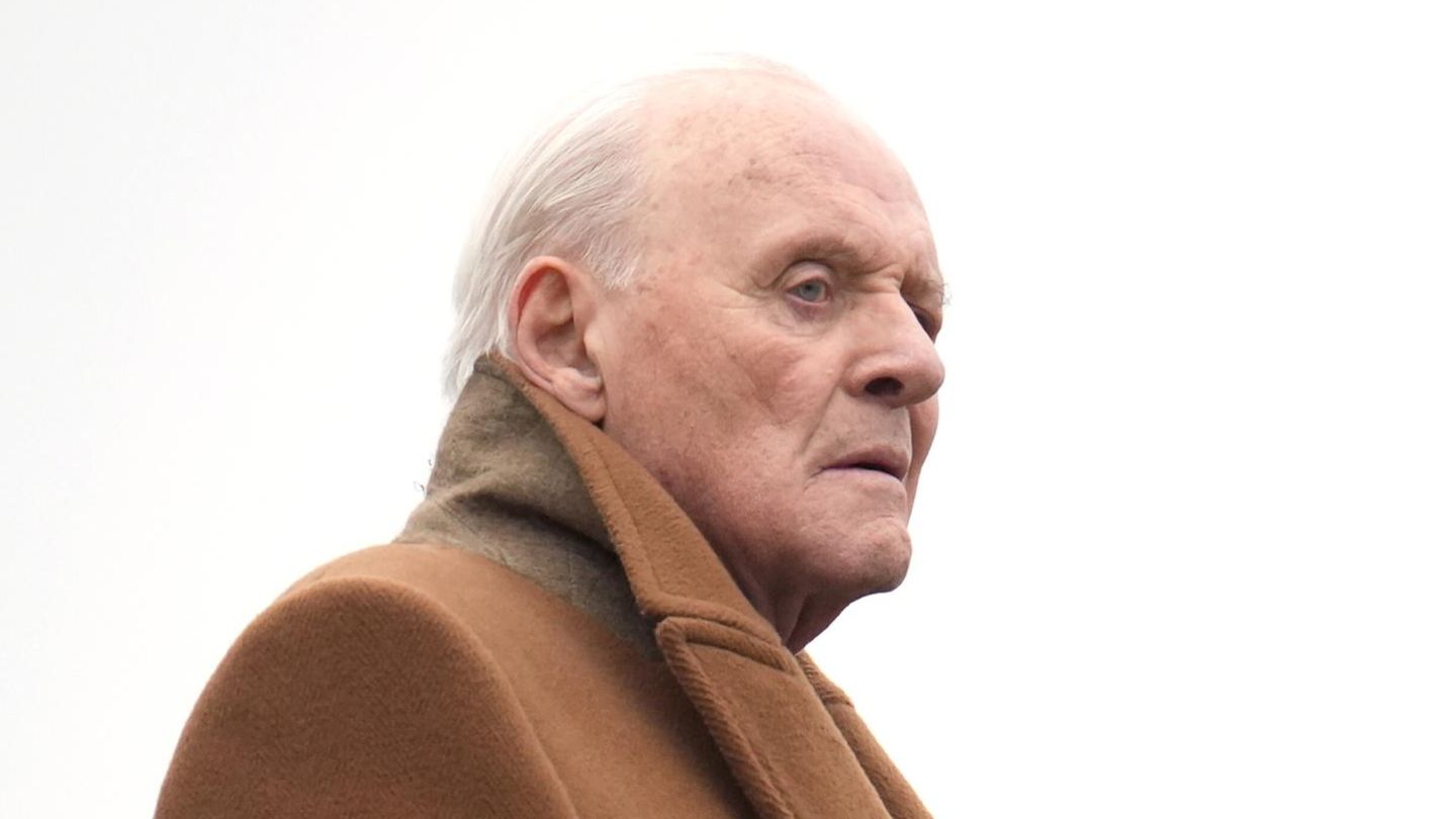 Anthony Hopkins macht im Netz den Hannibal Lecter und reagiert damit auf Kim Kardashian.