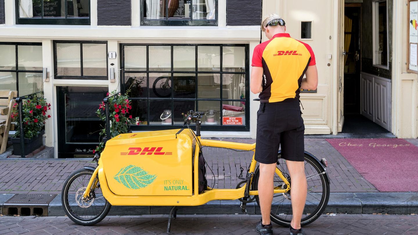 Die Postzustellung erfolgt bis auf Weiteres durch Menschen, meint DHL-Personalvorstand Thomas Ogilvie.