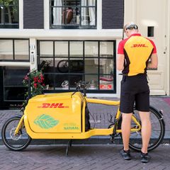 Die Postzustellung erfolgt bis auf Weiteres durch Menschen, meint DHL-Personalvorstand Thomas Ogilvie.