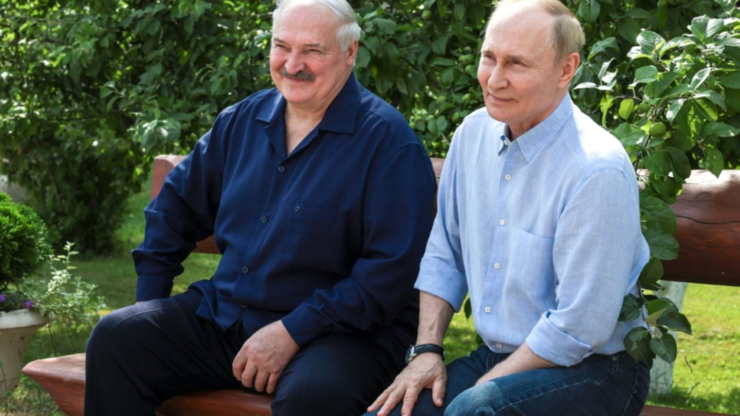 Lukaschenko (l.) und Putin bei ihrem Treffen am Freitag