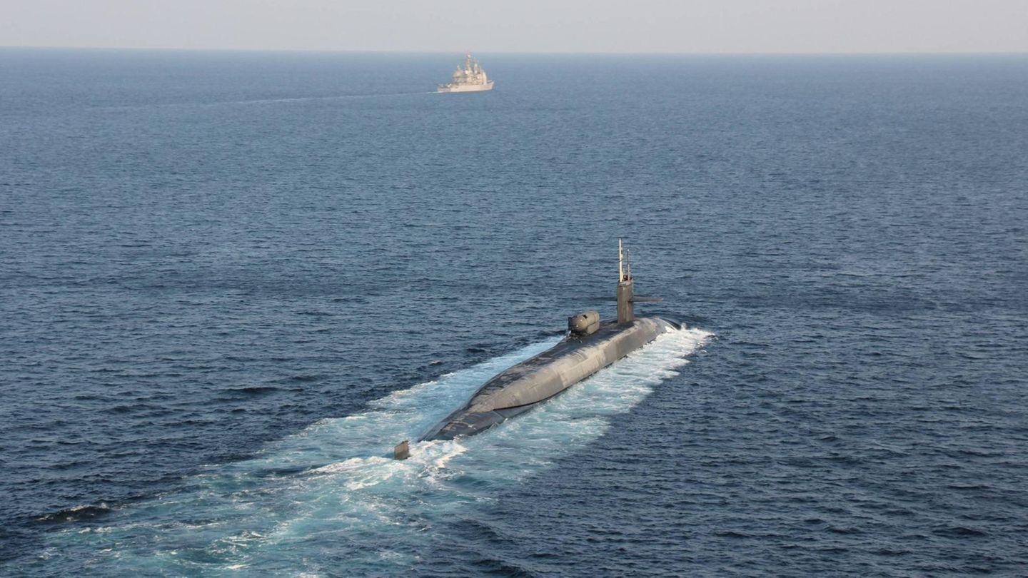 Conflict with Russia: Trump sends two nuclear submarines