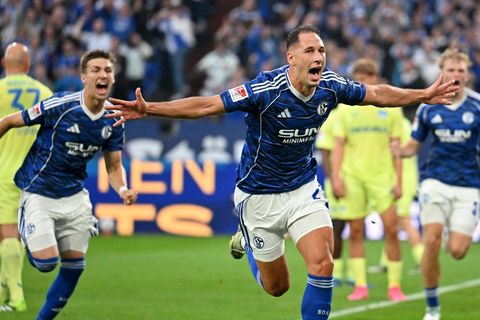 Schalker Held: Nikola Katic feiert seinen Treffer zum zwischenzeitlichen 2:0