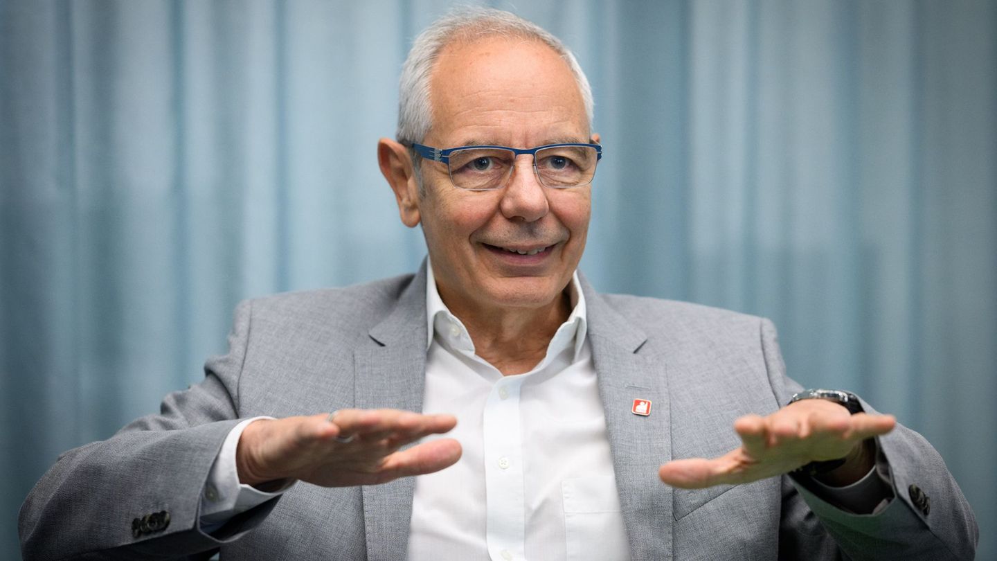 Clarification in court: Head of union against reform of working hours