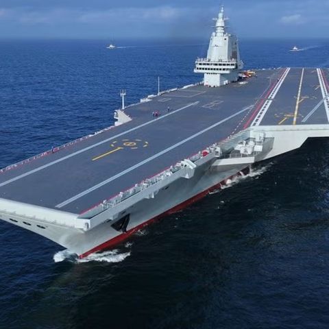 Der Flugzeuträger "Fujian" ist etwas kleiner als die "Gerald Ford"-Klasse der USA