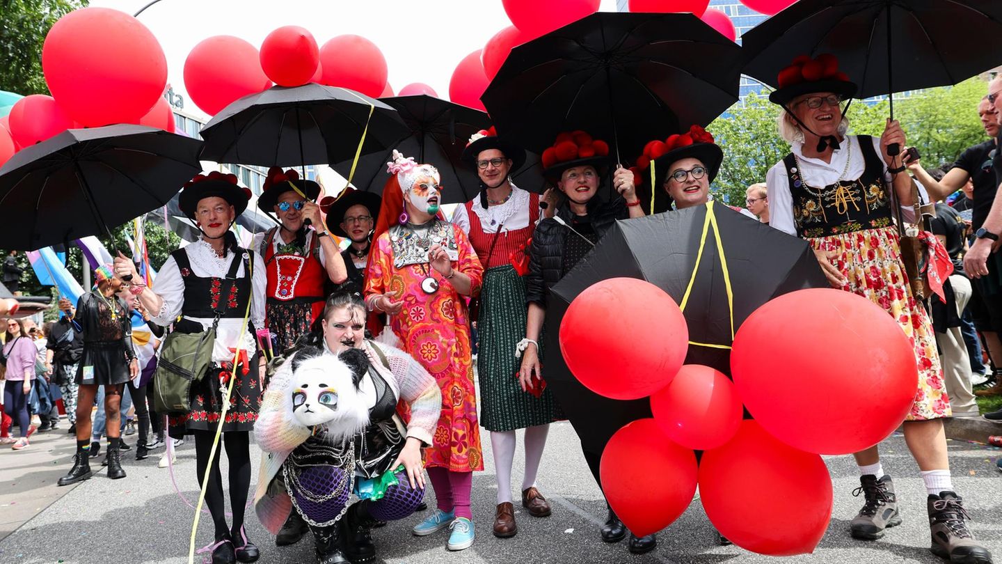 Schwarzwald-Mädel beim CSD in Hamburg