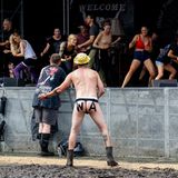 Yoga für Metalfans in Wacken