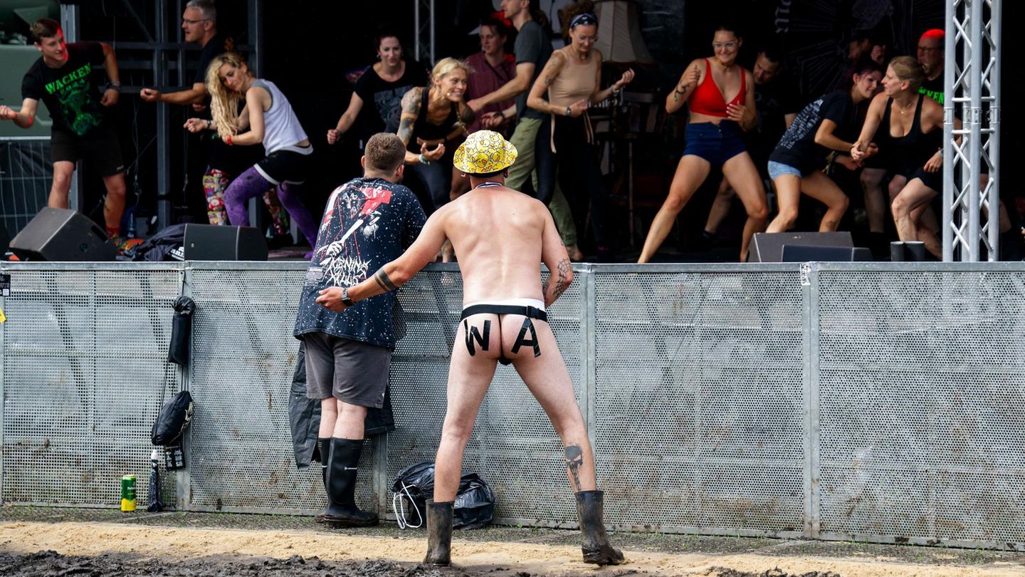 Yoga für Metalfans in Wacken