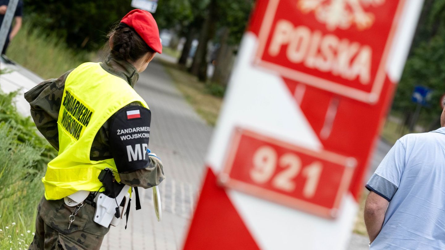 Poland extends border controls by October 4th