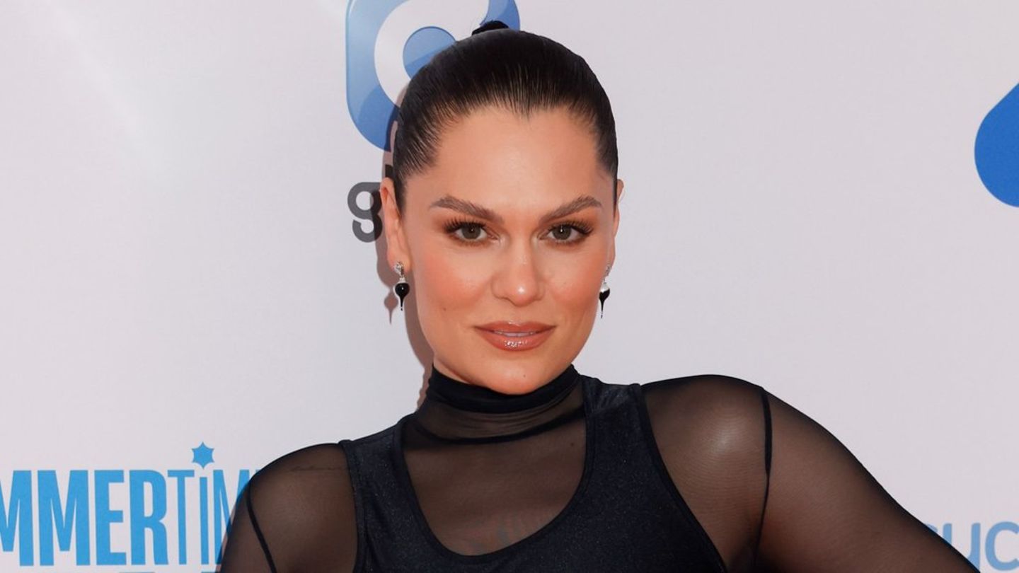 Jessie J: After breast cancer surgery again in the clinic