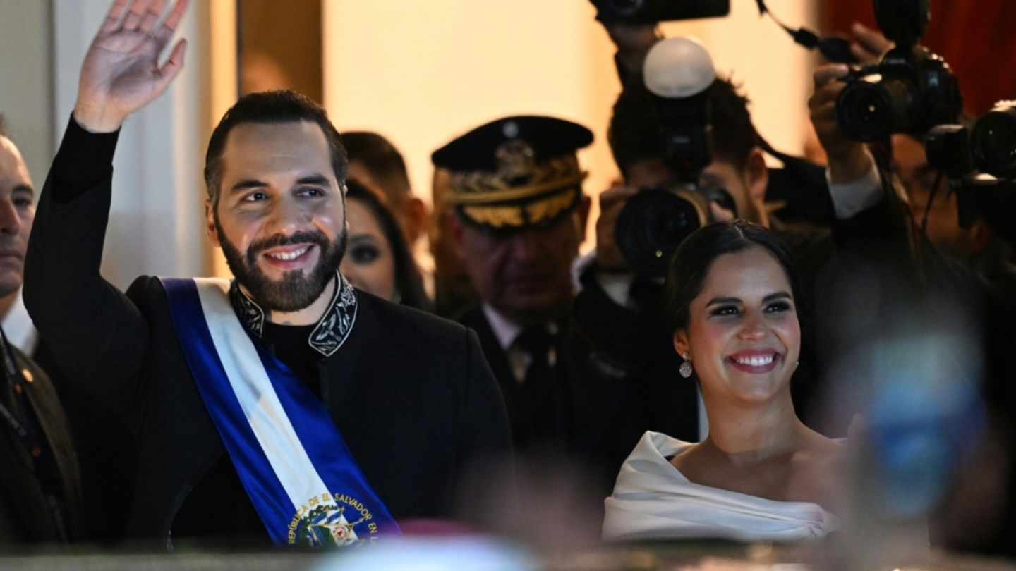 Präsident Bukele mit seiner Ehefrau