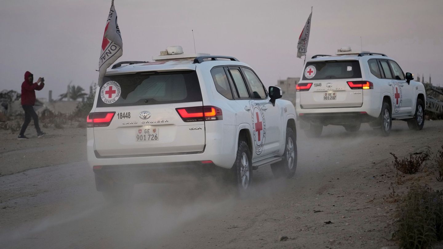 Gaza War: Hamas: Red Cross can provide hostages under conditions