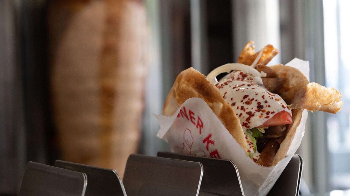 One of the largest kebab factories in Germany is on strike. What does that mean?