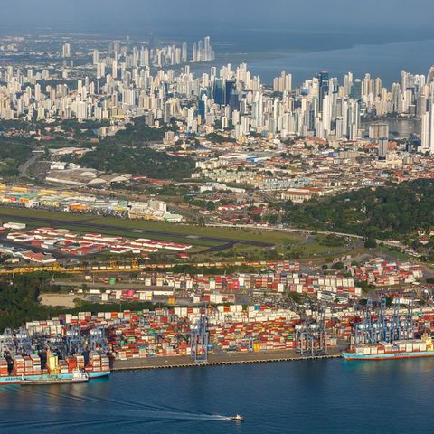 Panama-Stadt und der Hafen Balboa, Kanaleinfahrt vom Pazifik