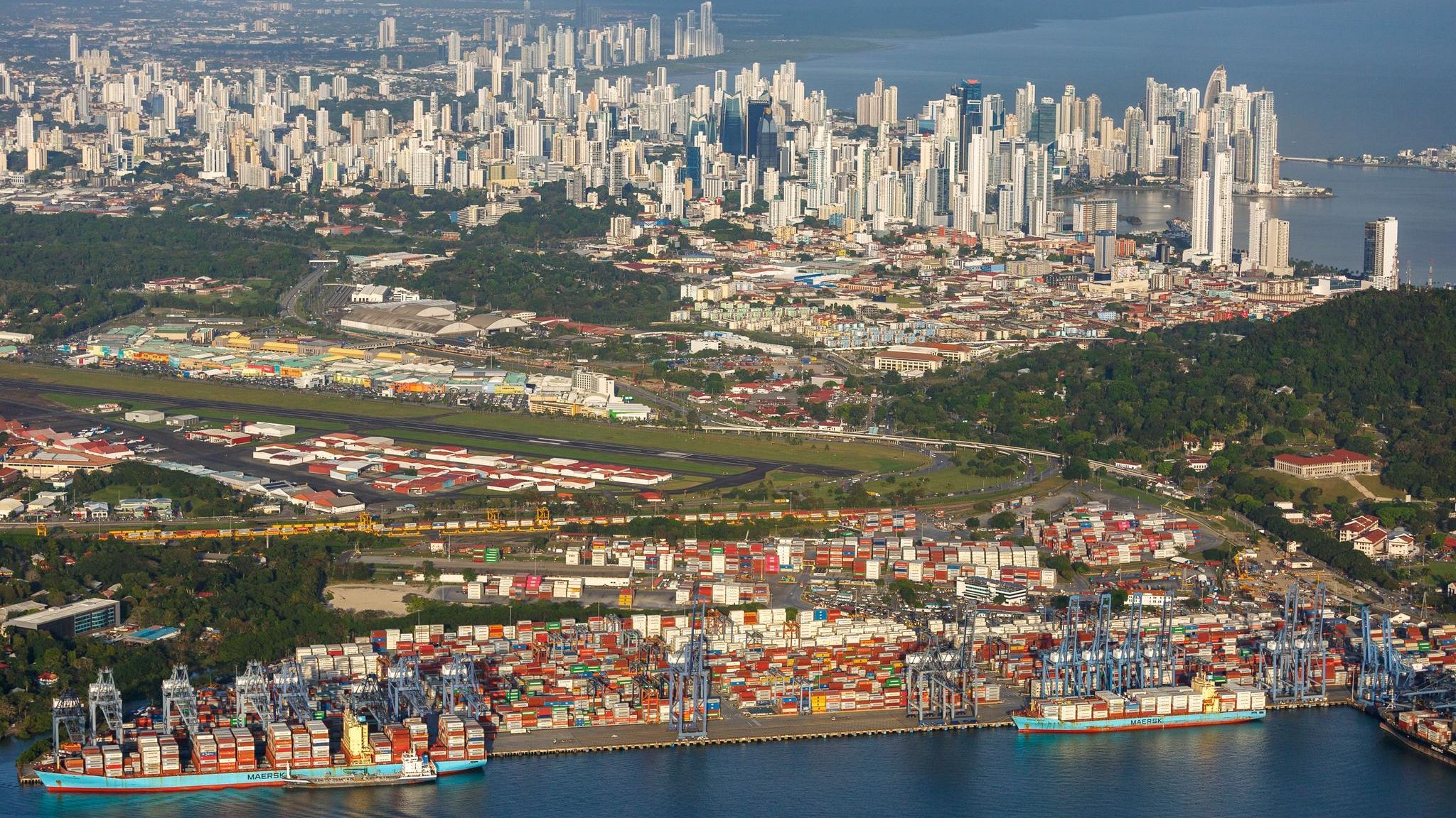 Panama-Stadt und der Hafen Balboa, Kanaleinfahrt vom Pazifik
