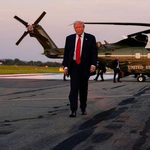 Allentown in Pennsylvania: US President Donald Trump leaves the Marine One to speak to reporters