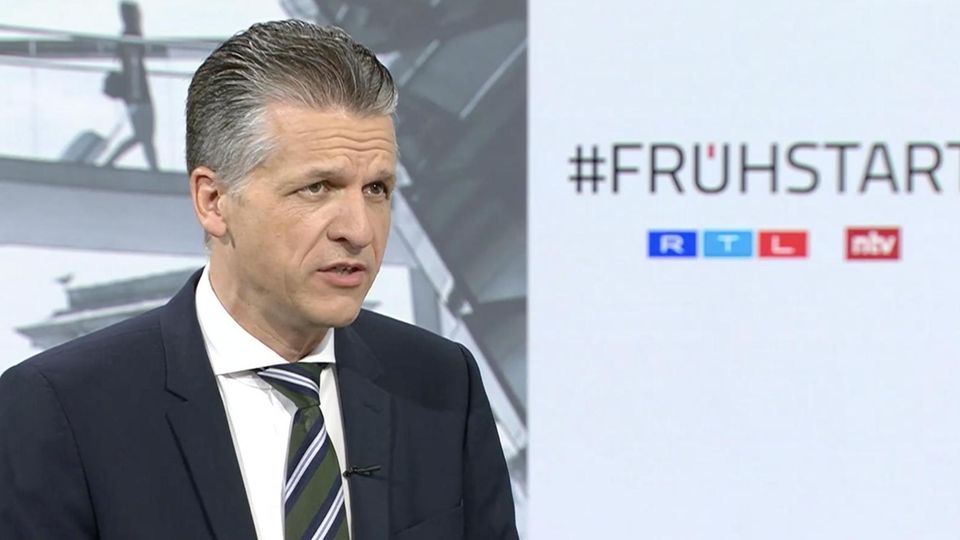 Kanzleramtschef Thorsten Frei in einer N-TV Sendung