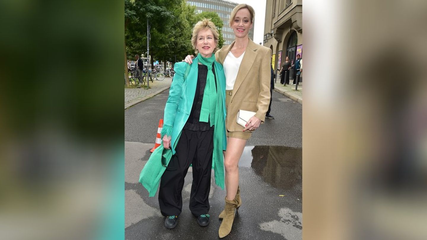 Beatrice and Judith Richter: Mother-daughter duo enjoys theater premiere