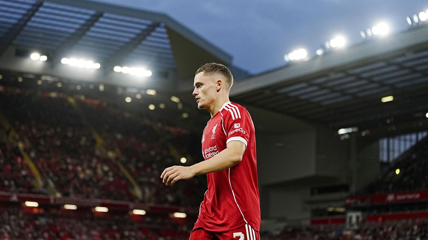 Football: Anfield debut: a lot of praise and applause for Wirtz