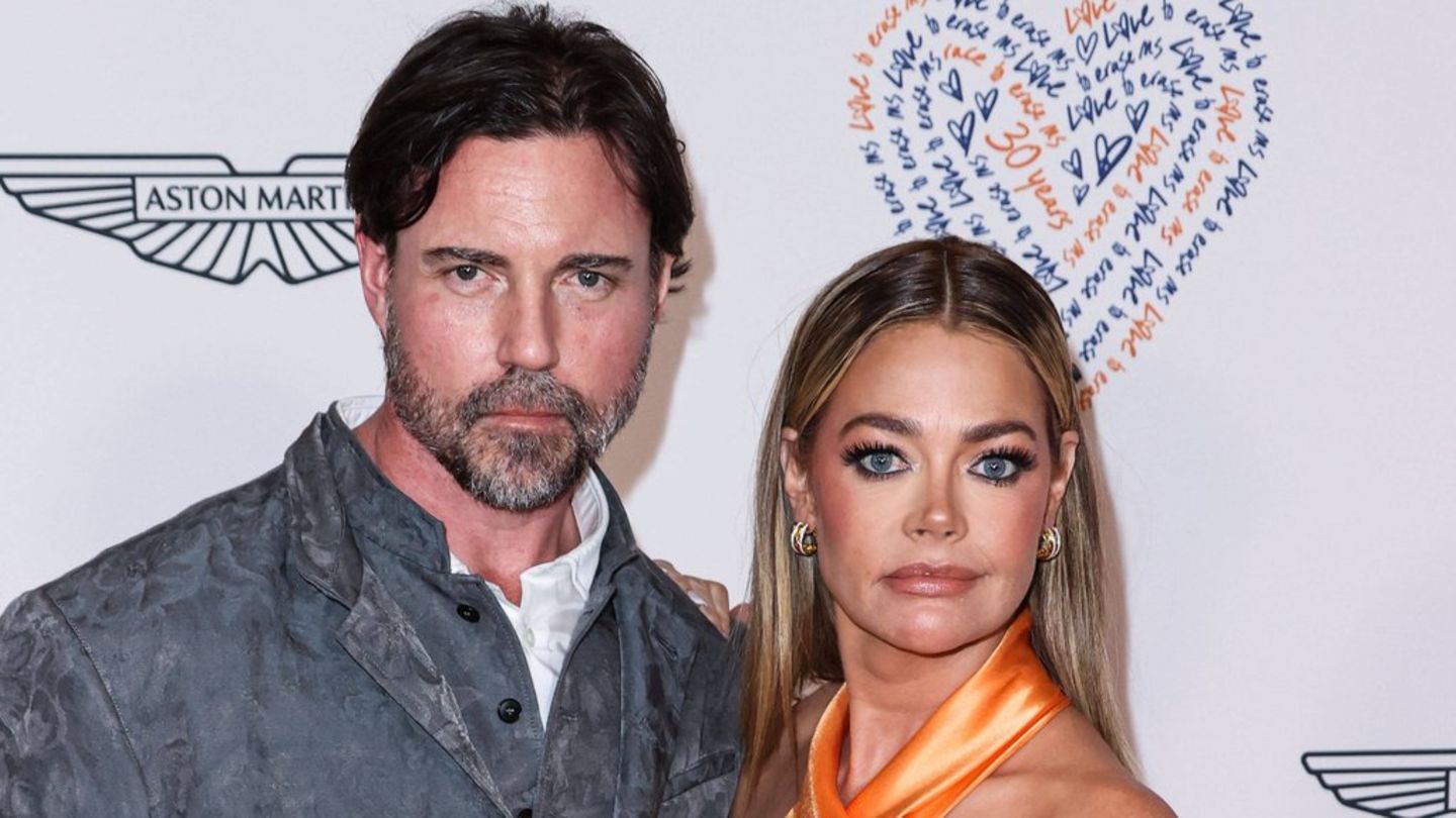 Police operation: Denise Richards appears at Aaron Phypers