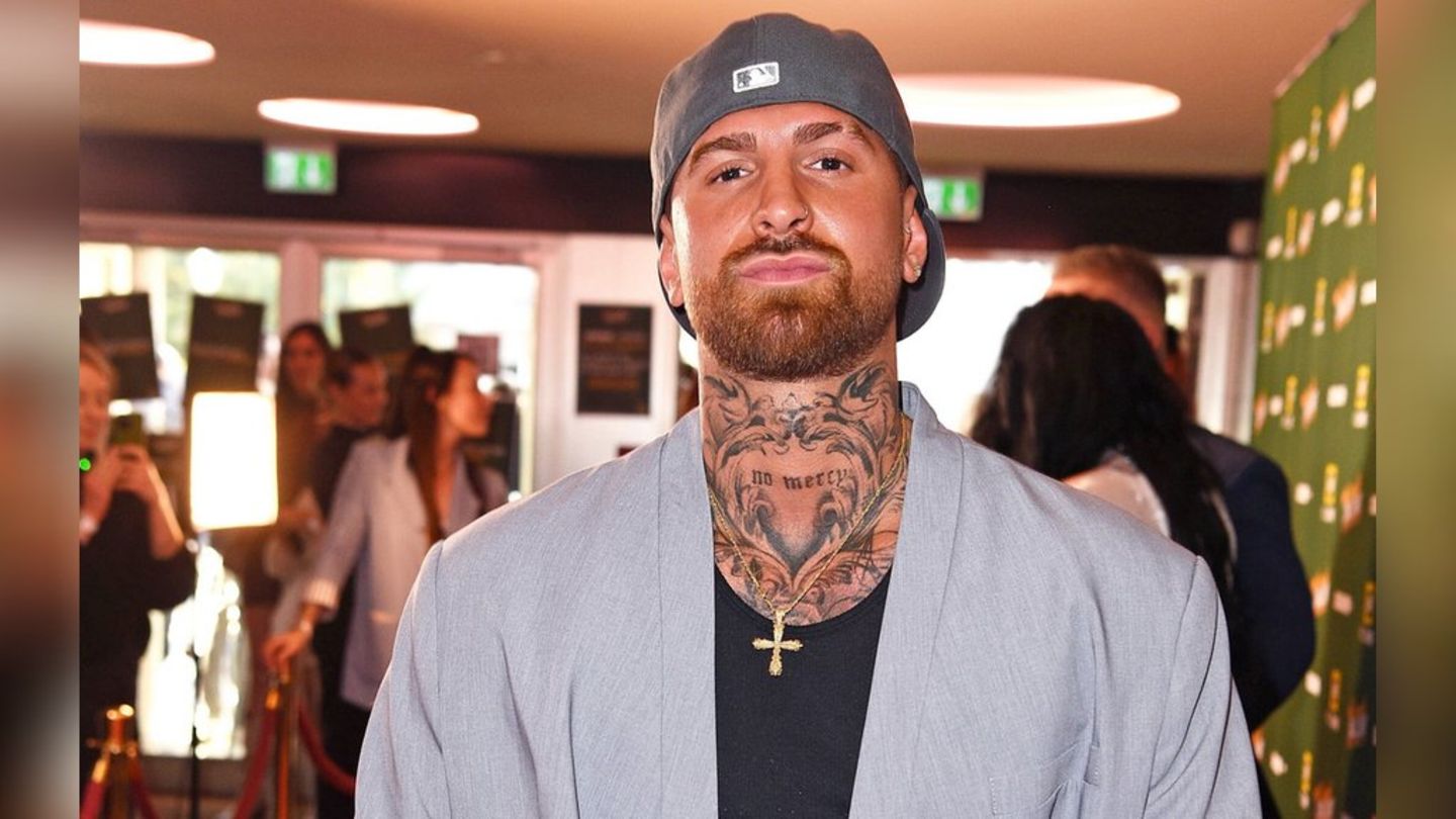 Gigi Birofio causes a car accident: he wants to be strapped