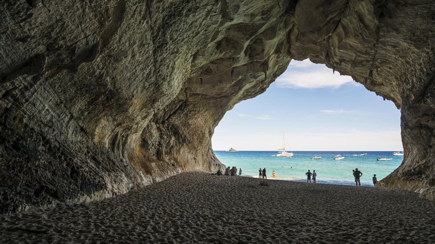öhle und Strand, Cala Luna, Nationalpark Golf von Orosei