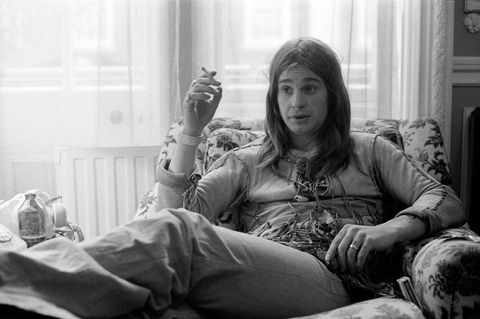 1973 rauchte Ozzy Osbourne noch leidenschaftlich gerne. Für seine Stimme legte er die Kippen später weg