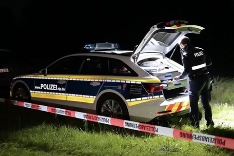Ein Polizeiwagen am Ort der gefundenen Leiche