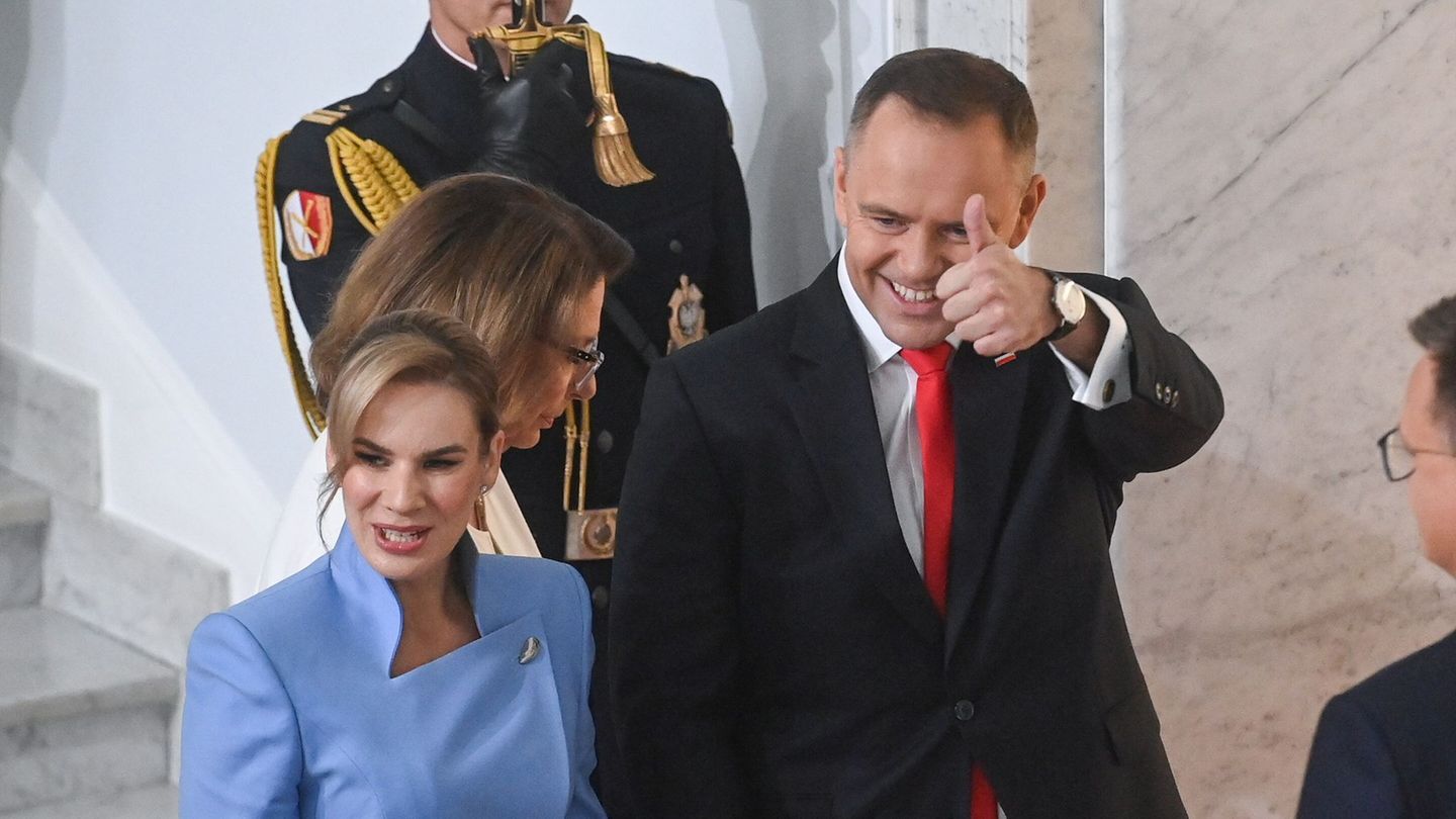 State head: Poland’s new President Karol Nawrocki sworn in