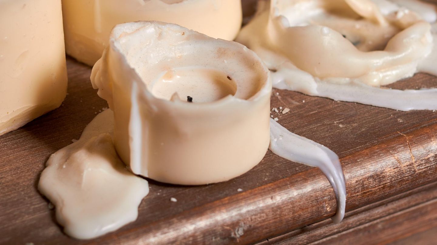 Remove wax stains: The best tips for textiles, wood and soil