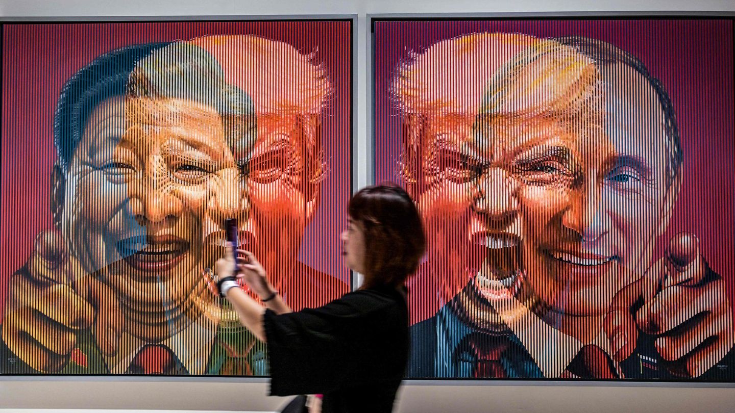 Wladimir Putin (r.) und der chinesische Präsident Xi Jinping verärgern Donald Trump in dieser Kunstinstallation in Indonesien